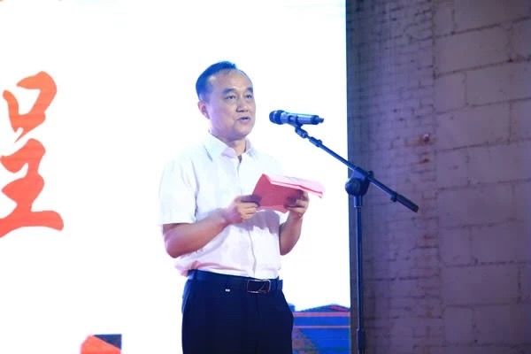 课题单位代表、沁县县委副书记郭爱斌发言